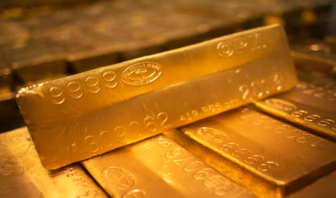 黄金价格因避险需求攀升 金银比跃升至76以上