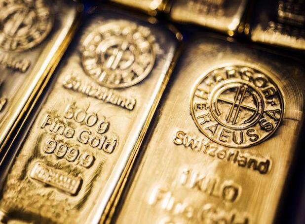 今天的黄金价格是每10克47220卢比 每公斤64300卢比的白银